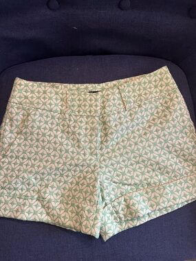 New York & Company Green Patterned High-Waist Women's Shorts